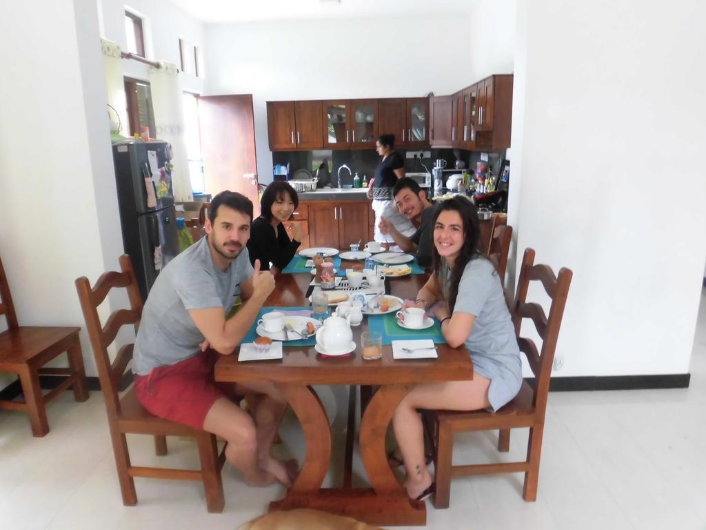 Pick & Go White House Bed & Breakfast Negombo Luaran gambar